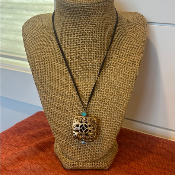 Artisan Carved Bone Pendant vintage Necklace - Picture 7 of 16